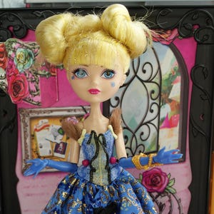 Muñeca Blondie Lockes de Ever After High Thronecoming Mattel 2014 #3