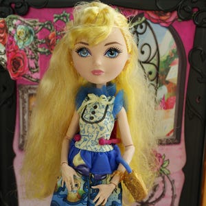 Ever After High Core Royals and Rebels Ola 1 Primer Capítulo Muñeca Blondie Lockes Mattel 2013 #2