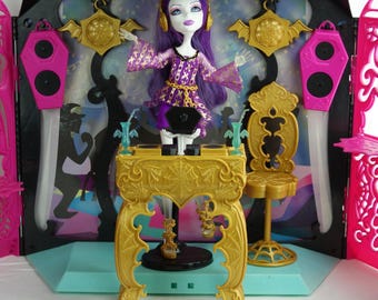 新品 スペクトラ・ヴォンダーガイストのパーティラウンジ 「モンスター