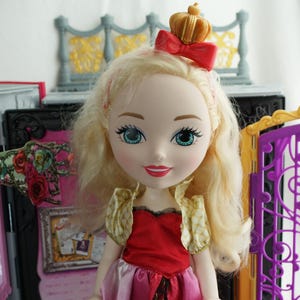 Ever After High Princess Friend Apple White large toddler doll Mattel 2017