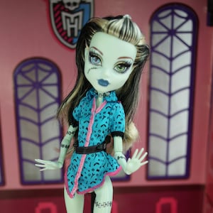 Monster High Scaris City of Frights Frankie Stein doll Mattel 2012 #1