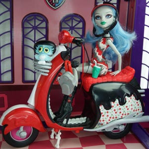 Monster High Scooter & Ghoulia Yelps doll and Sir Hoots-A-Lot Mattel 2012 #4