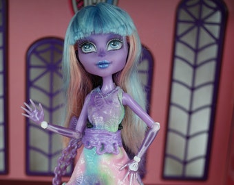 Retired Awesome Monster High River Styx Haunted Doll with Original 