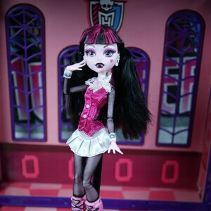 Draculaura first wave sales