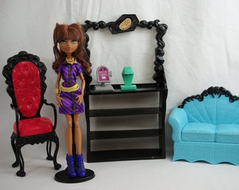 Monster High Clawdeen Wolf doll Coffin Bean playset Mattel 2012 #2