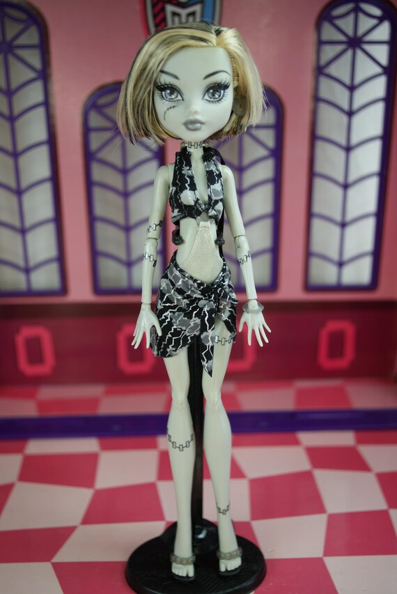 Monster High Skull Shores Frankie Stein Black and White Doll