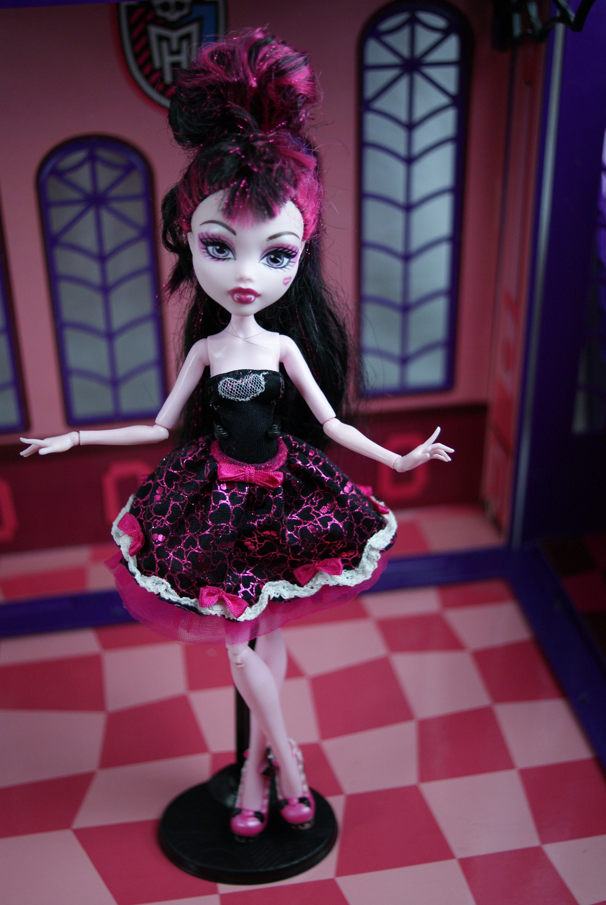 Monster High Boneca Básica Draculaura em Promoção na Americanas