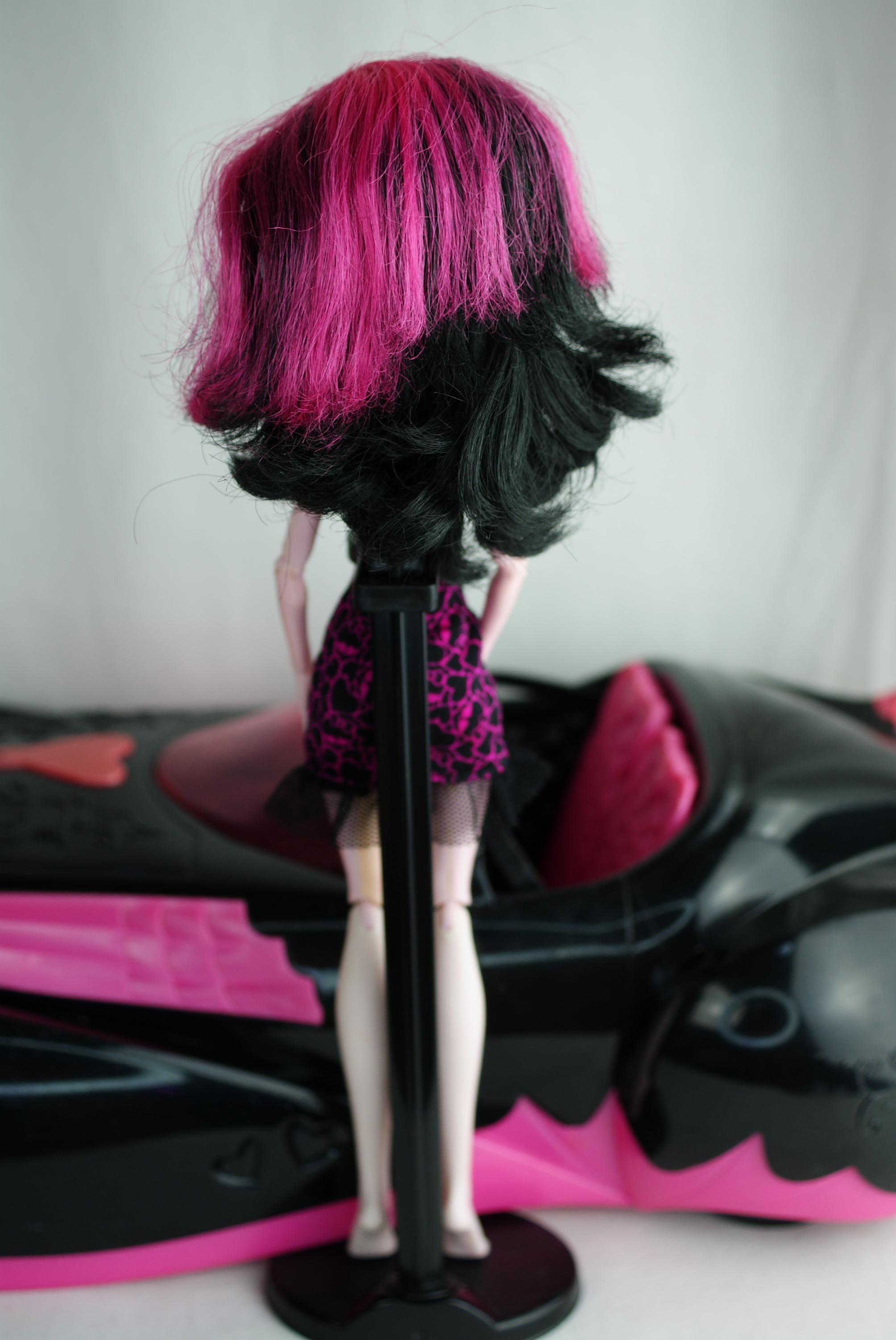 Monster High Sweet 1600 Roadster Car and Draculaura Doll Mattel