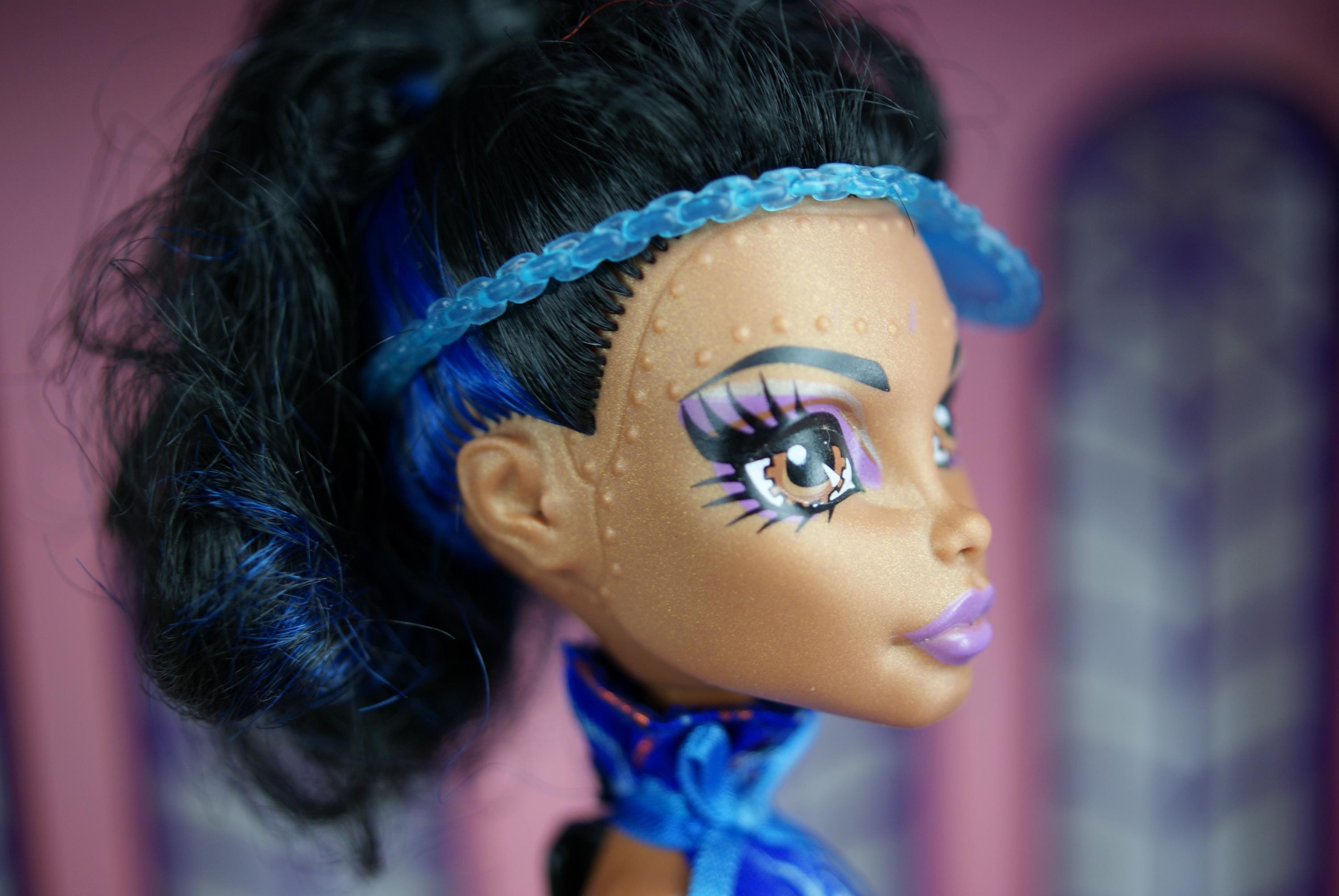 Monster High Robecca Steam Dance Class Doll in Deluxe Fashion Mattel ...