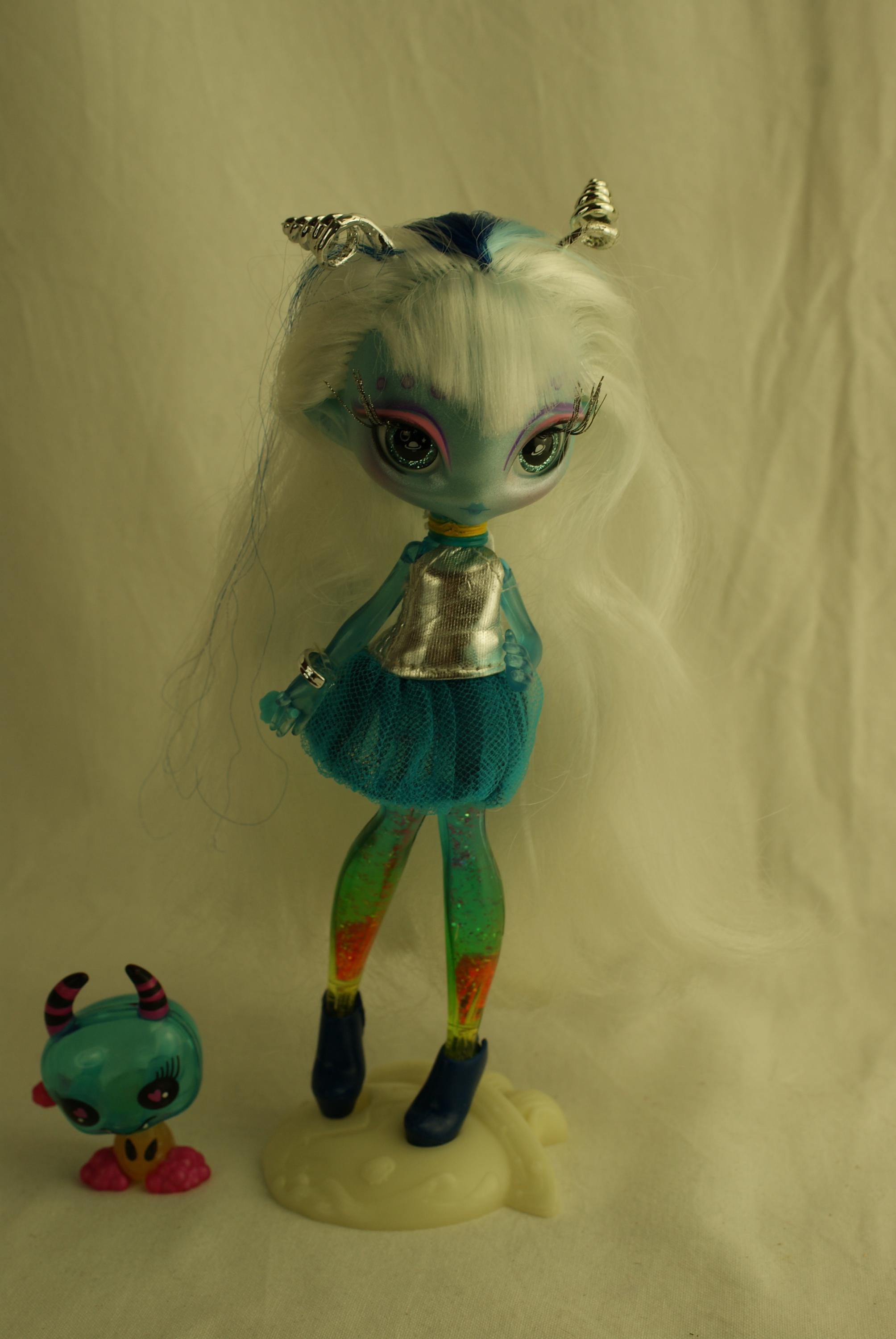 Buy Novi Stars Una Verse Doll and Pet Molecule MGA Entertainment