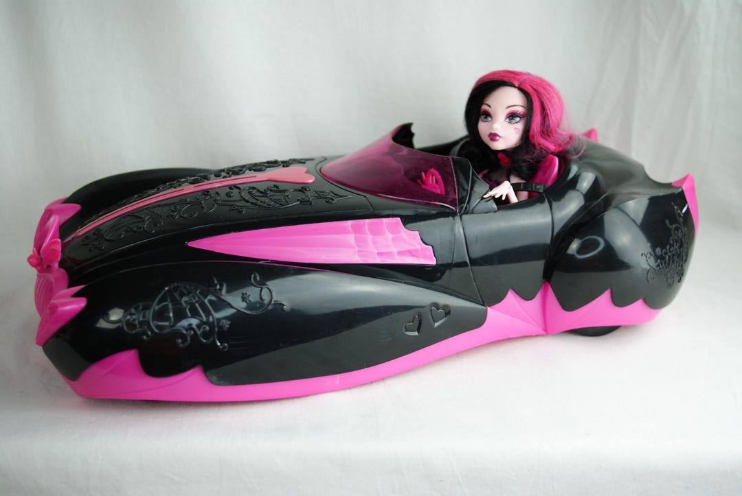 Monster High Sweet 1600 Roadster Car and Draculaura Doll Mattel