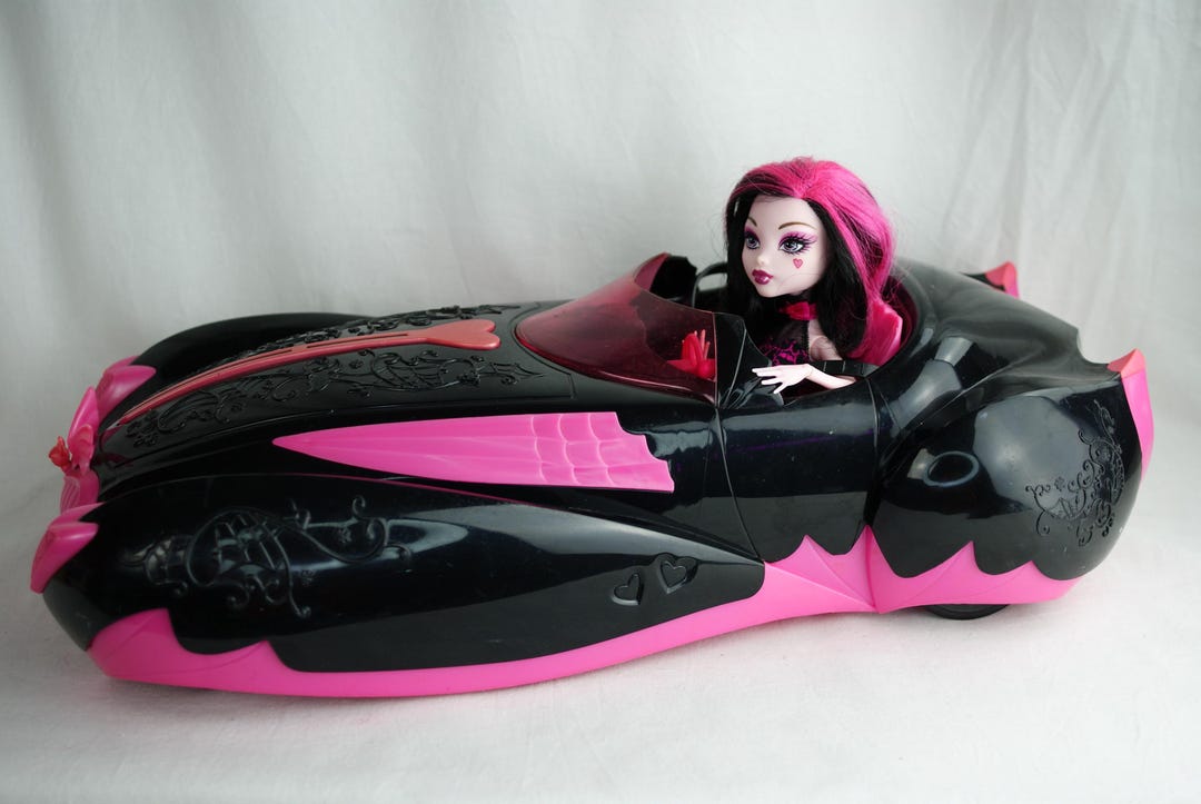 Monster High Sweet 1600 Roadster Car and Draculaura Doll Mattel