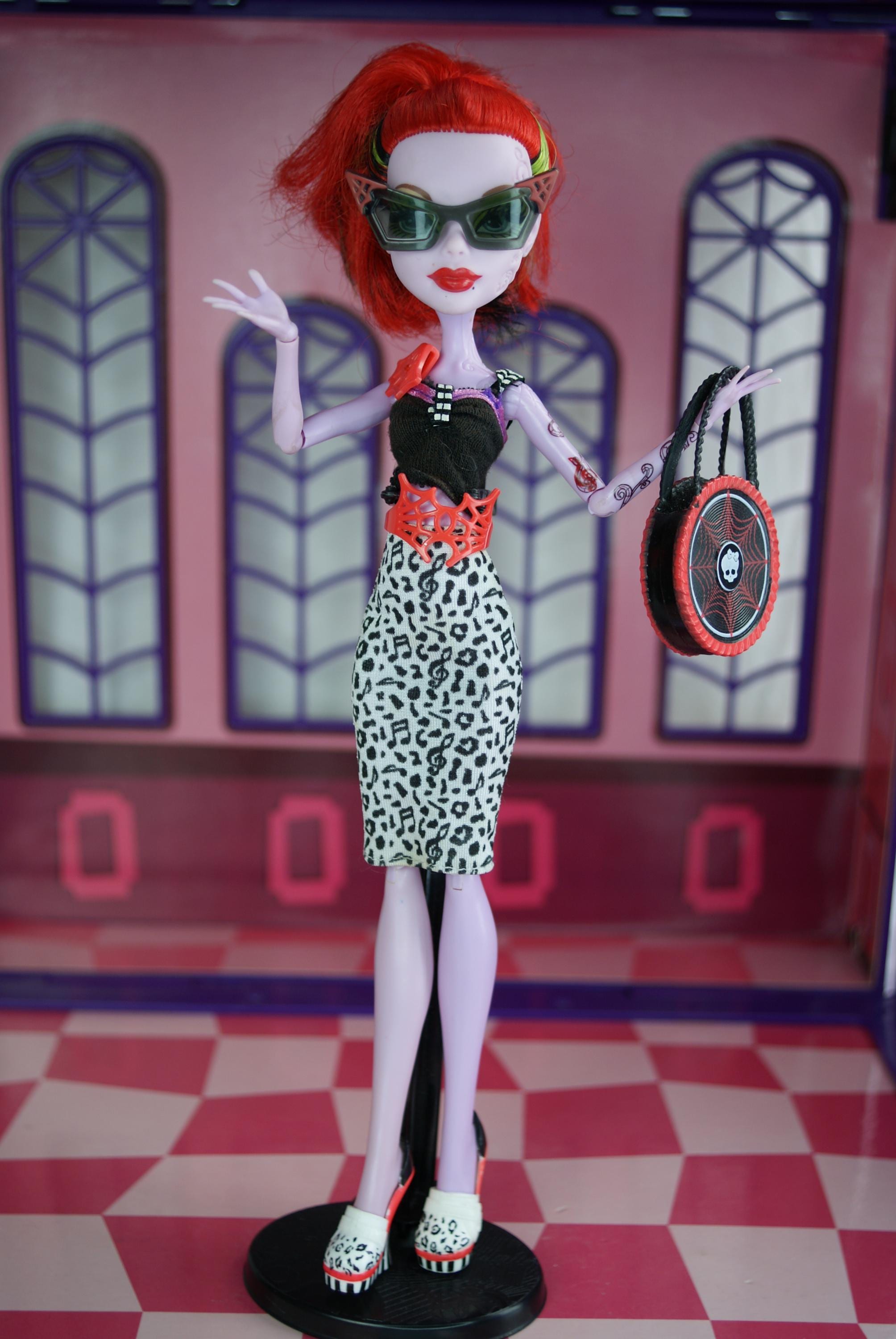 Monster High Roller Maze Operetta Doll in Maul Session Fashion