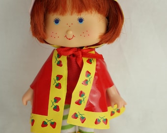 Almond Tea with a Lantern on Backcard Strawberry Shortcake Miniature F | Brown Eyed Rose