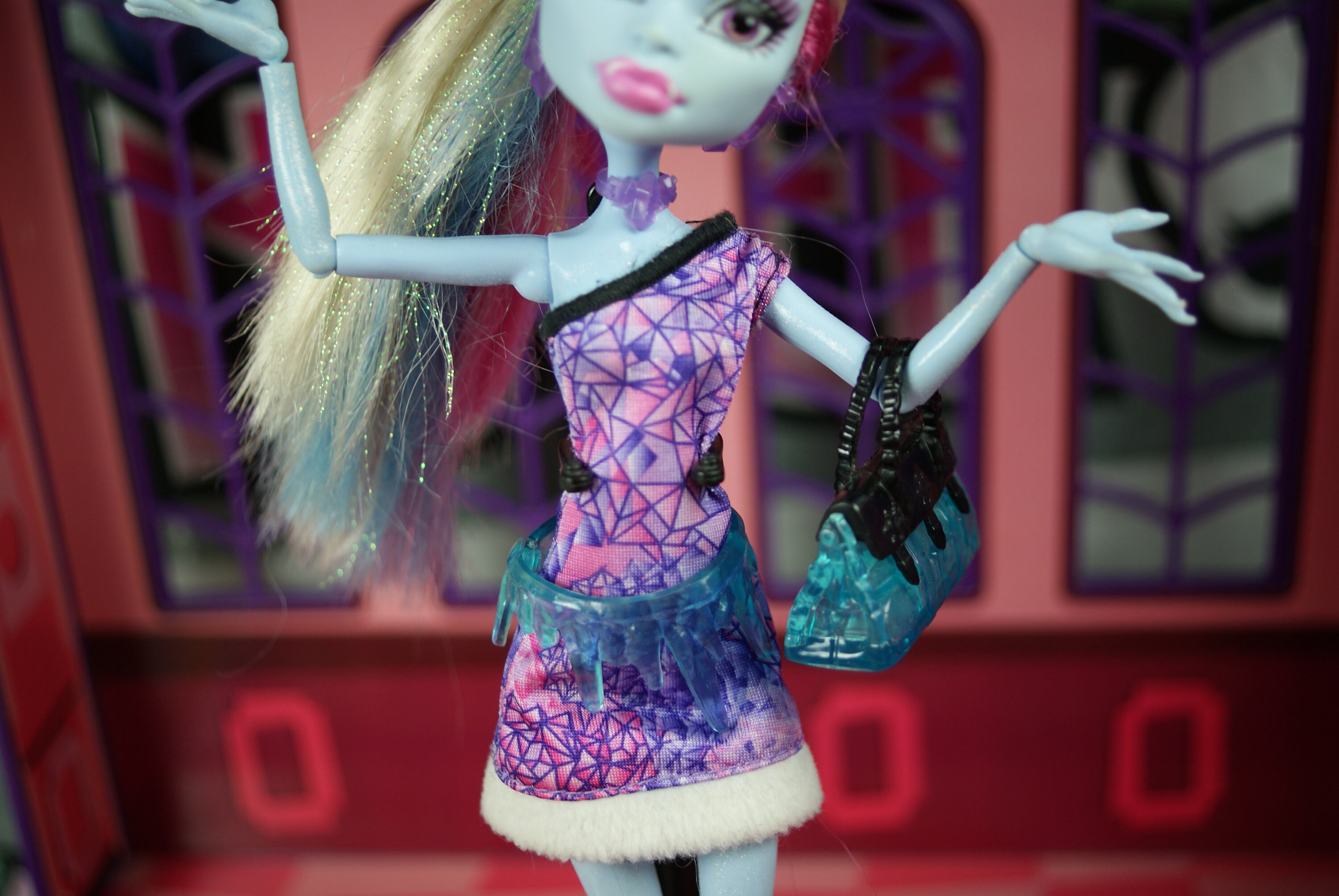 Boneca Monster High Abbey Bominable Scaris - Envio +/- 7dias