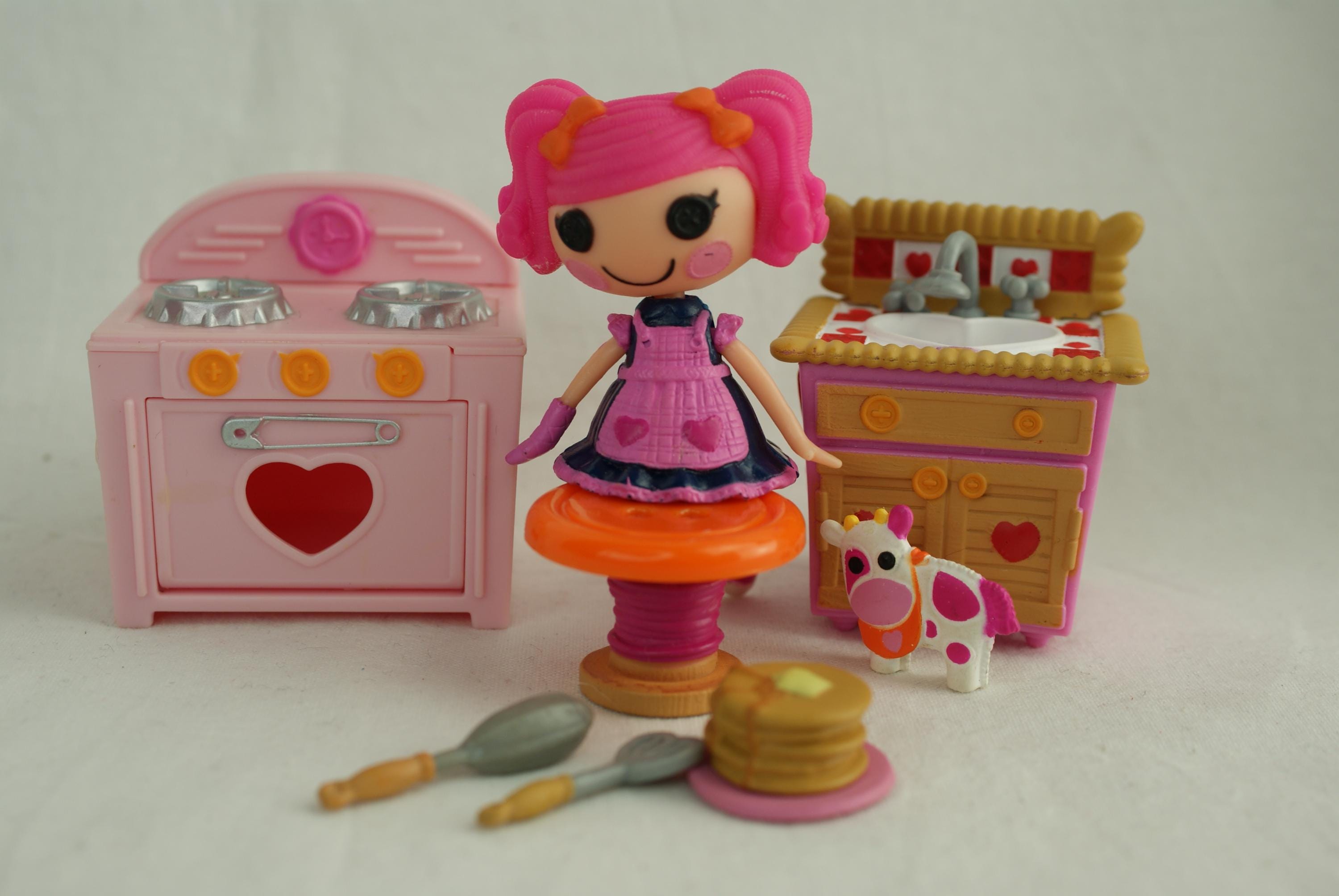 Lalaloopsy Minis Berry's Kitchen Playset With Berry Jars 'n Jam