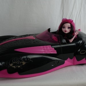Monster High Draculaura Sweet 1600 Roadster Car and Doll Mattel #1