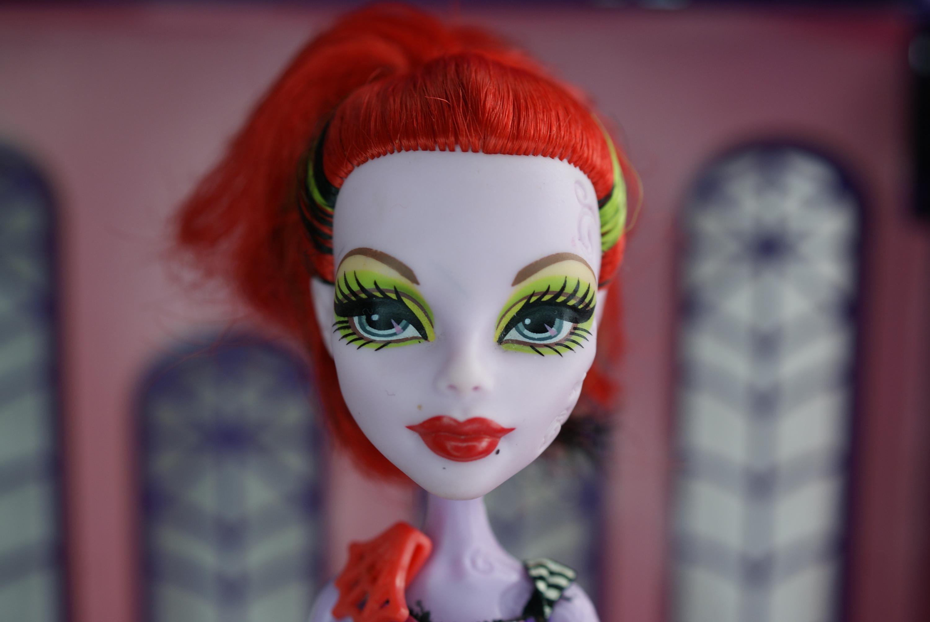 Monster High Roller Maze Operetta Doll in Maul Session Fashion