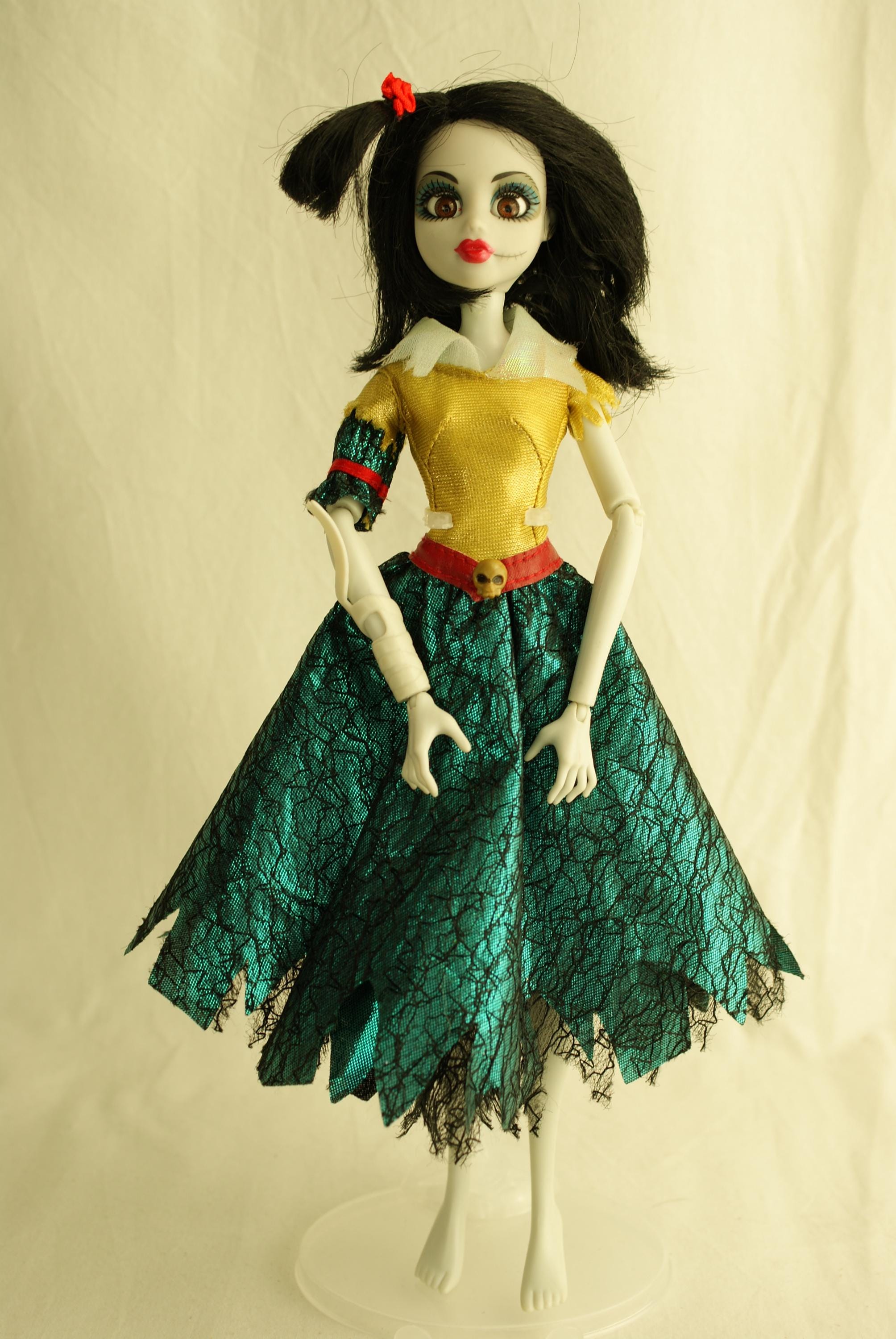 Poisonous Doll デモテープ Protector For Living Dead Dolls Elvira Living Dead Dolls | Katana