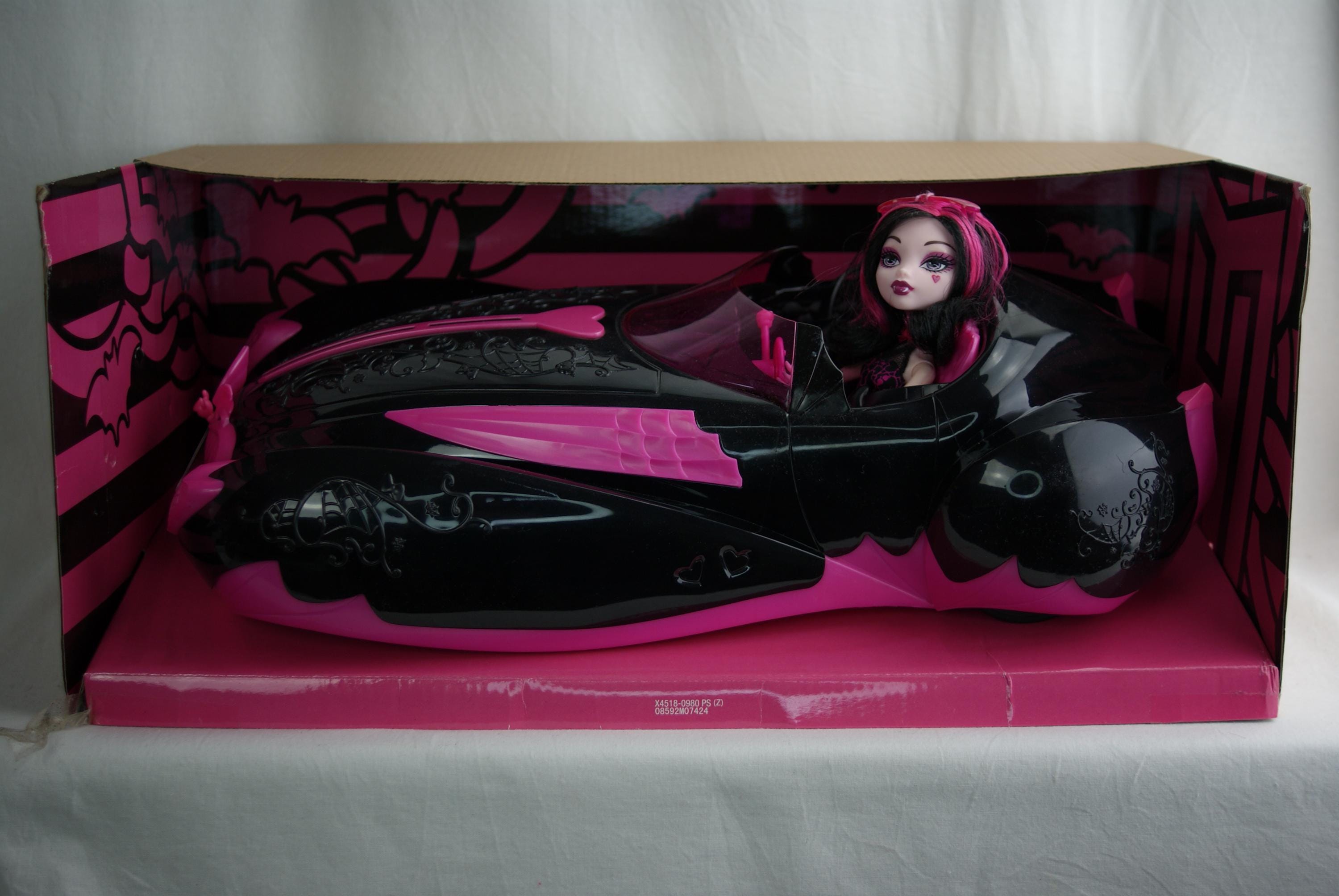 Monster High Draculaura and Roadster Sweet 1600 Car Mattel MIB