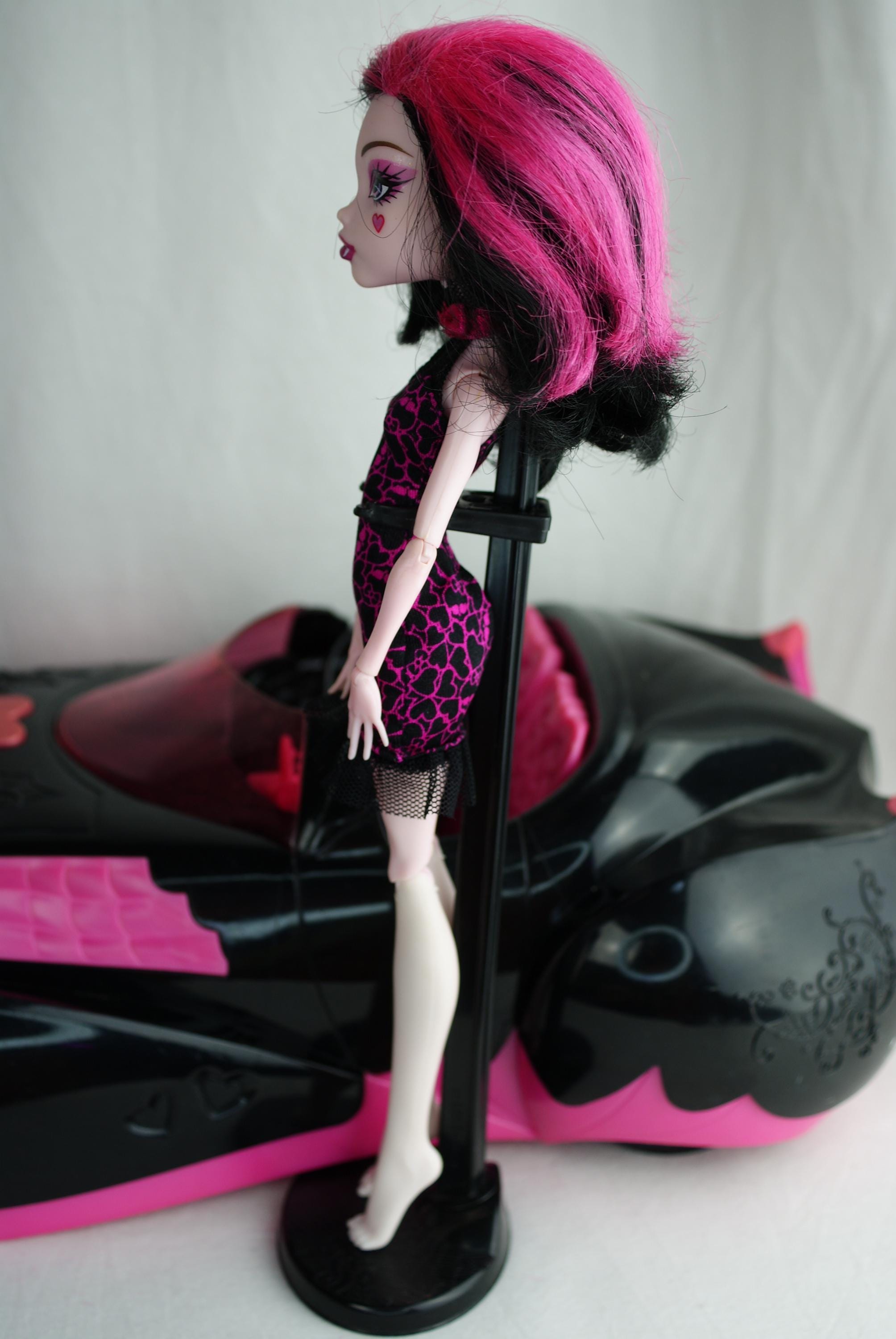 Monster High Sweet 1600 Roadster Car and Draculaura Doll Mattel 
