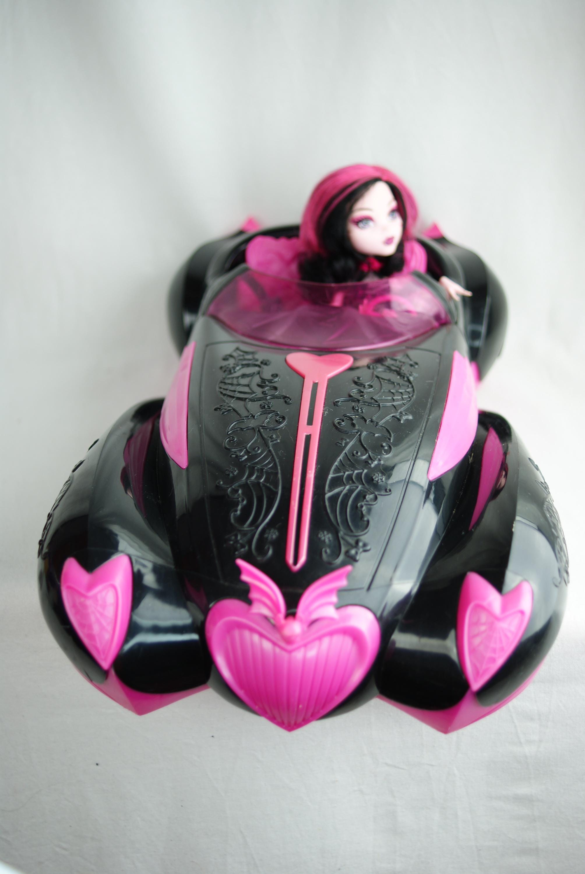 Monster High Sweet 1600 Roadster Car and Draculaura Doll Mattel