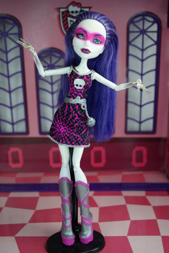 Muñeca Monster High Power Ghouls Polterghoul Spectra Vondergeist