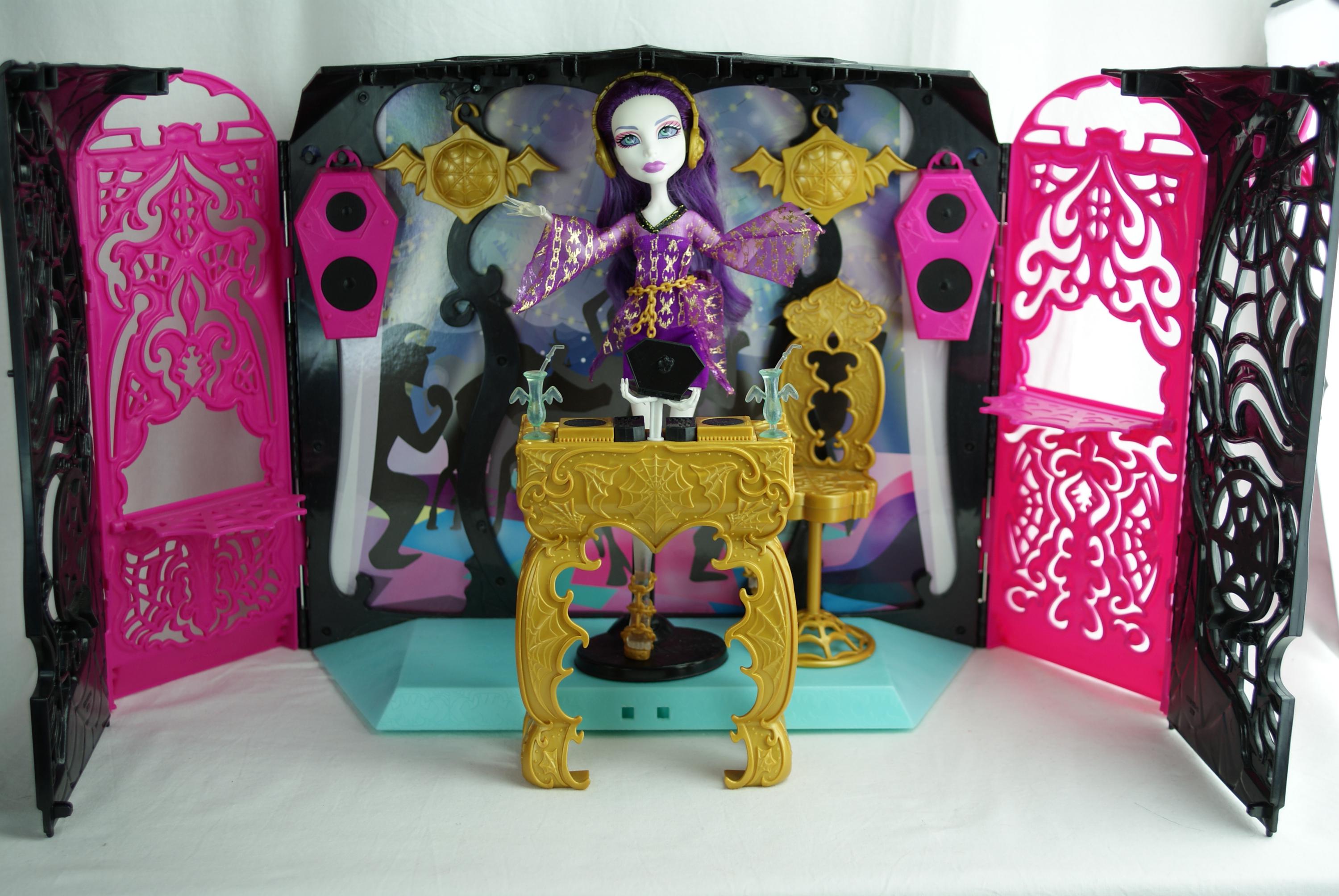 Monster High 13 Wishes Haunt the Casbah Spectra Vondergeist Doll