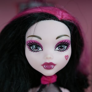 Monster High Draculaura doll from the Sweet 1600 Roadster car Mattel #11