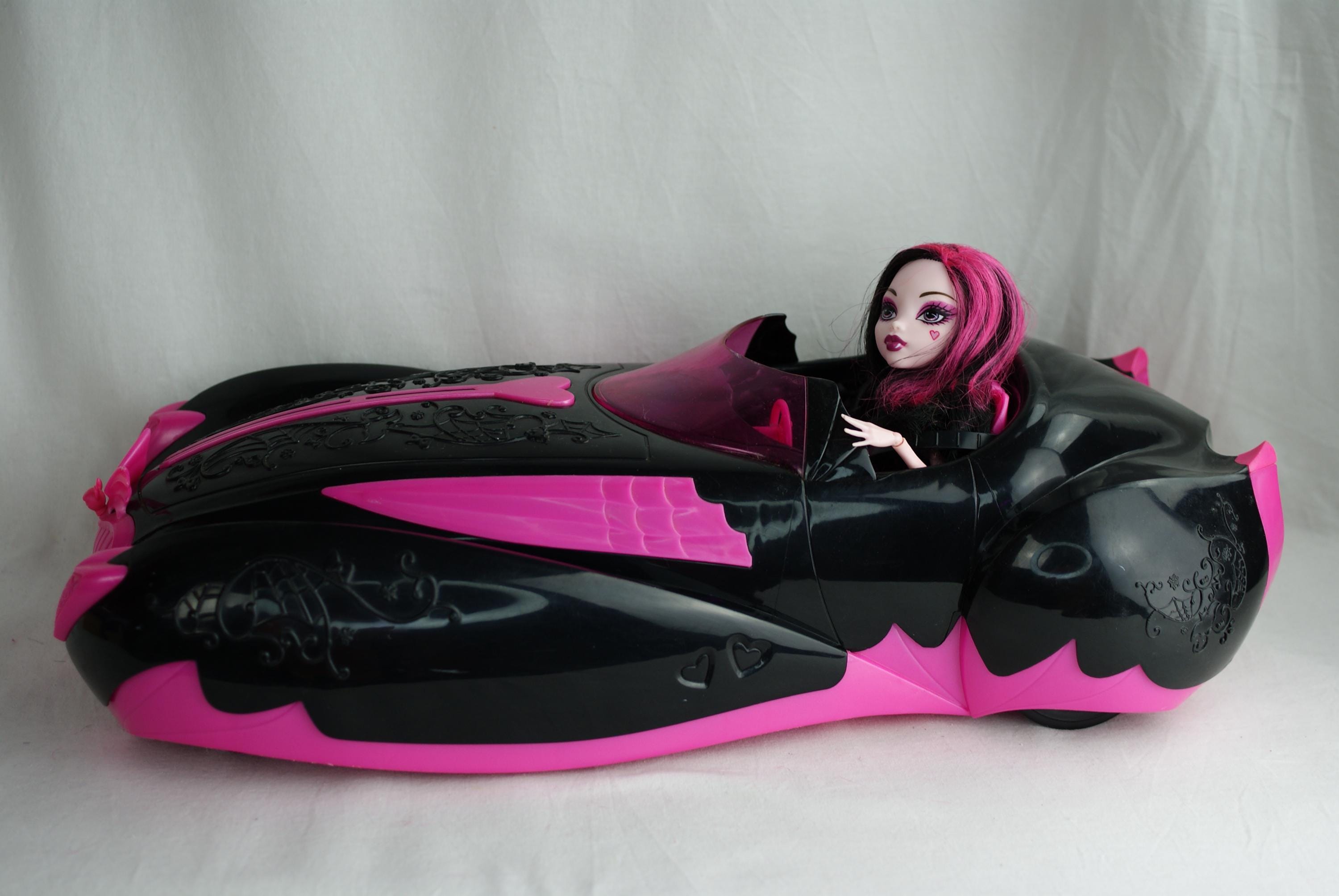 Monster High Sweet 1600 Roadster Car and Draculaura Doll Mattel