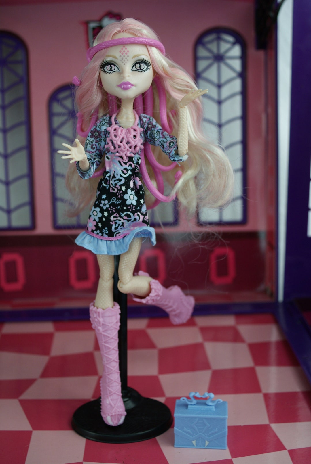Monster High Viperine Gorgon Frights, Camera, Action Hauntlywood Doll ...