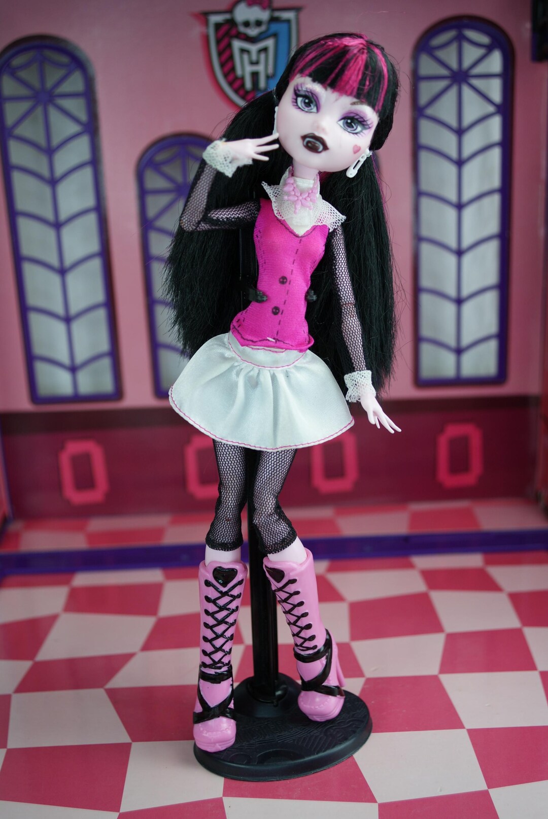 Poupée Monster Hight Draculaura Transformation Noir Rose Aile Papillon Chauve Souris