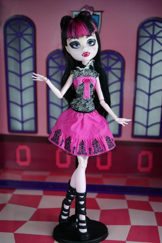 monster high doll and fashion set draculaura with dress-up locker Picture Day Mattel 2012 #3 draculaura monster high movie