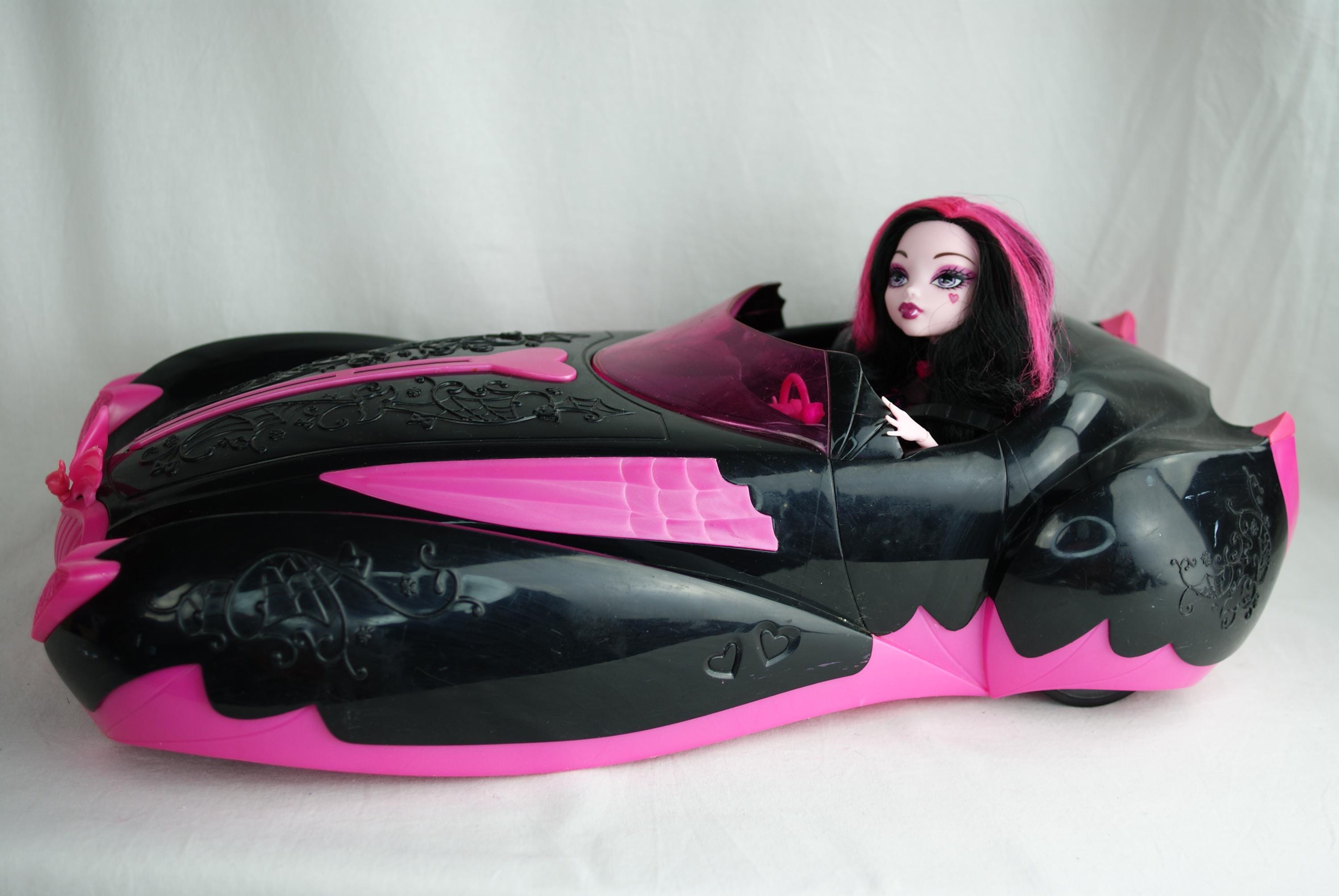 Monster High Sweet 1600 Roadster Car and Draculaura Doll Mattel
