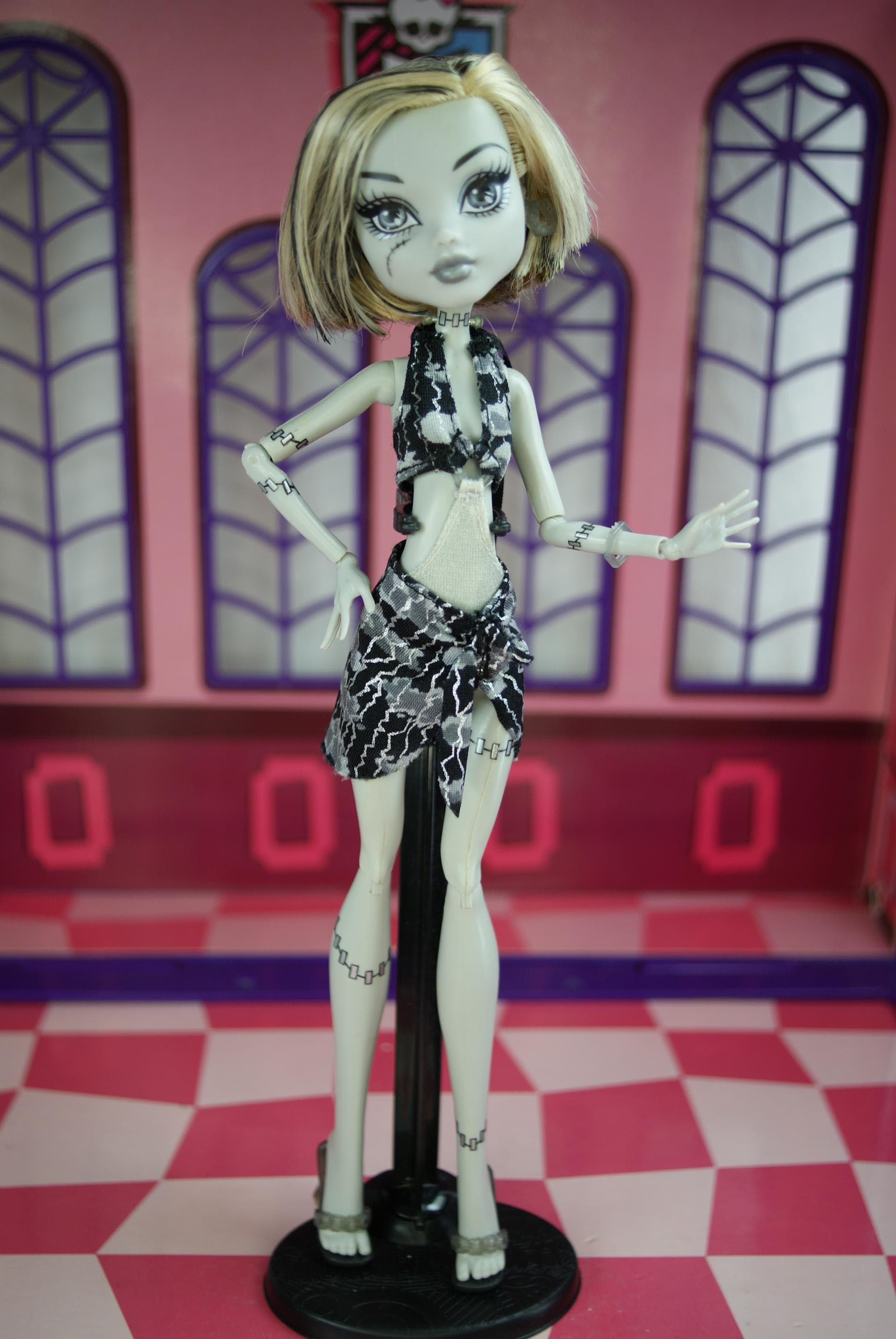 Monster High Skull Shores Frankie Stein Black and White Doll