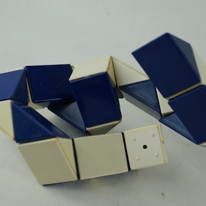 Snake magic blue Rubik&#39;s Cube Puzzle game brain teaser 80&#39;s