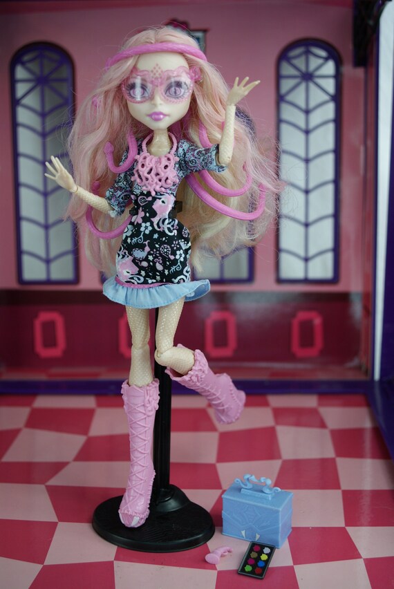 Monster High Doll Viperine Gorgon and Accessories Original Mattel