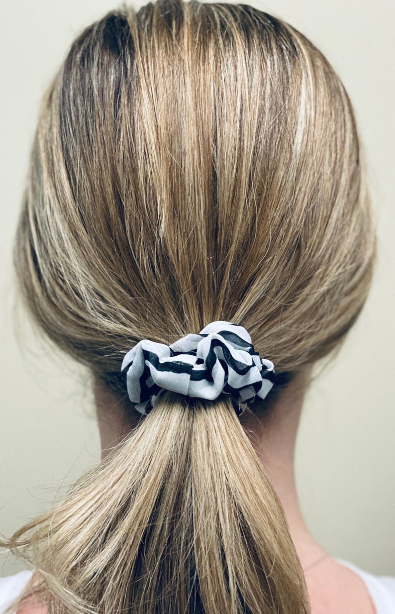 Twiggy in London 60s Mod Squad Black /& White Scrunchie