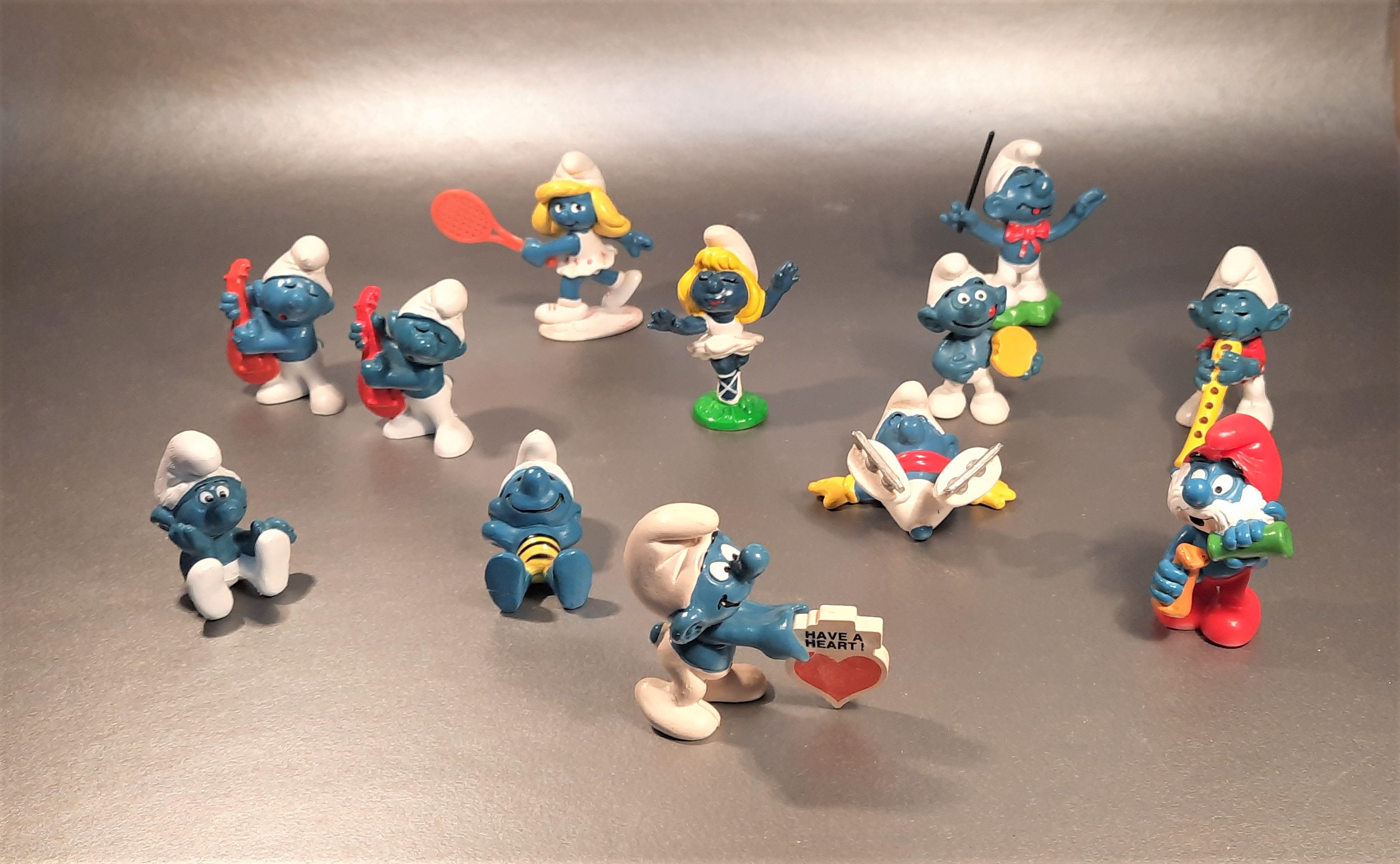 Smurfs Toys. En 1983, un téléphone factice décoré d'image et d'une News  Photo - Getty Images