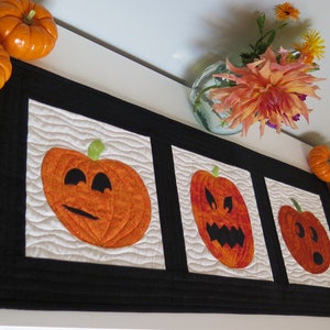 Funny carved pumpkin table runner digital quilting and sewing pattern, Halloween pumpkin quilt pattern, applique pumpkin make at home guide