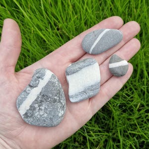 1 - 5 Pietre dei desideri irlandesi, scegli la tua, roccia naturale a strisce da spiaggia, pietra portafortuna irlandese, pezzo unico.