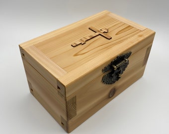 Caja de recuerdos, recuerdos y tesoros ortodoxos con incrustaciones de cruz de madera de olivo de Belén