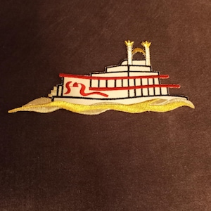 steamboat patch,riverboat,river cruise,casino,mississippi river,gambling,applique,embroidery,gambler,