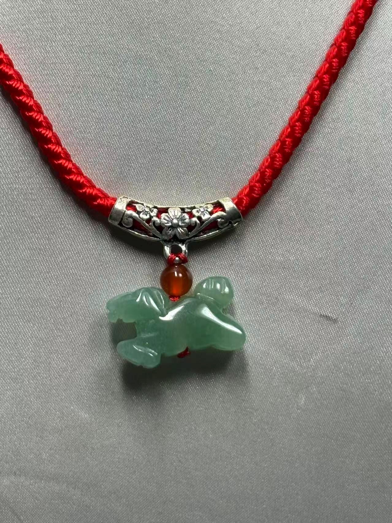 Charme Cheval En Jade Naturel Sculpté à La Main - Couleur Brun Et Blanc, Signe Du Zodiaque | Neuf, Authentique