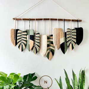 großer Boho Makramee Wandbehang, Makramee Feder Wandbehang, Geschenk für Mama, Wohndekoration, Kinderzimmer Dekoration, Blätter an der Wand