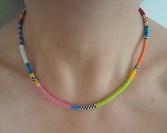 Handgeweven veelkleurige kralenketting, buisvormige visgraatketting kralenkoordketting