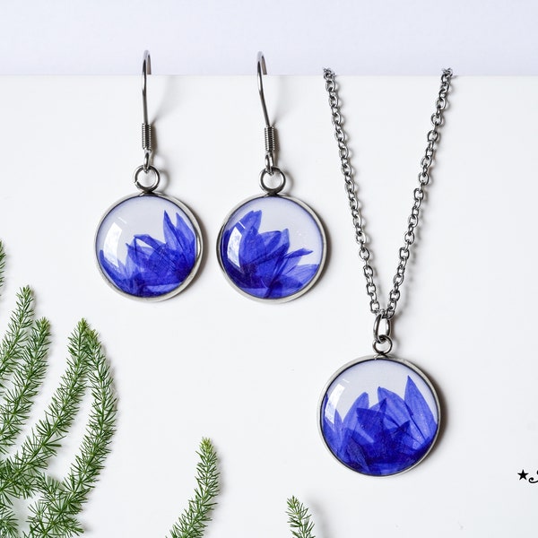 Kornblumen - SET handmade Ohrringe und Kettenanhänger rund, aus Resin mit echten Blüten, Edelstahl silber 0698