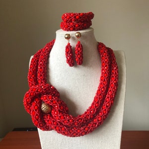 Met de hand gemaakt Afrika: 3 stijlen in één kralensieraad van klasse en elegantie. De knoop kan in 3 stijlen worden gedraaid, namelijk in het midden, links, rechts en in het midden