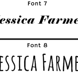Pu&ograve; includere: Sono mostrate due versioni del nome "Jessica Farmer" in font diversi. La prima versione &egrave; in un font corsivo in grassetto. La seconda versione &egrave; in un font informale scritto a mano.