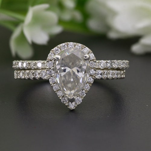 Certified 3.00 Ctw Pear Shape Wedding Ring Set Moissanite Halo - Etsy UK